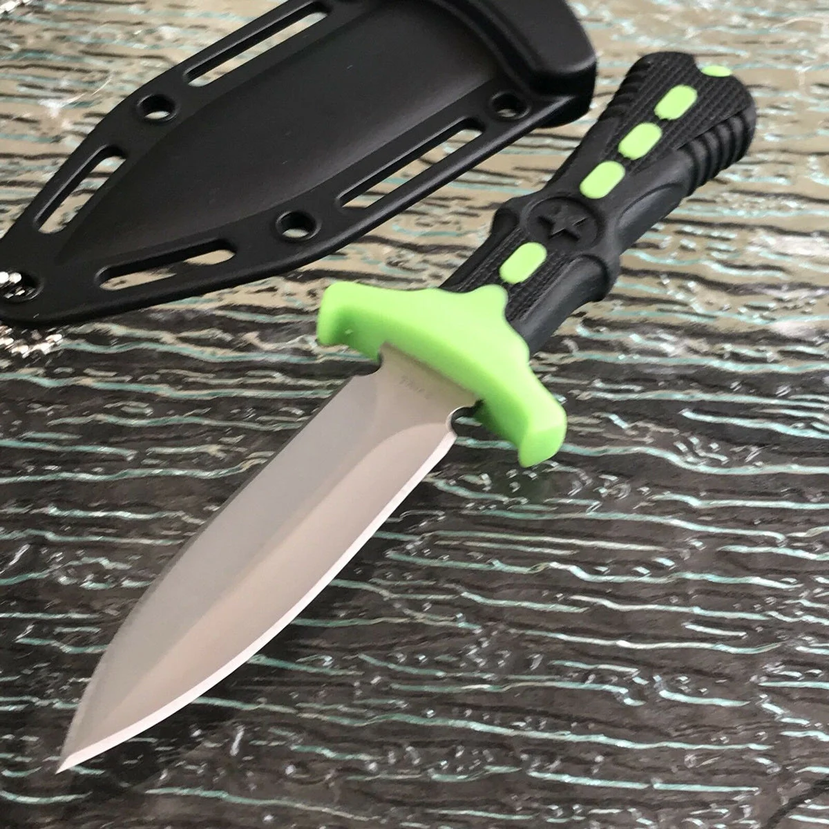 6.5″ Z-Hunter Zombie Neck Knife Green Handle Spear Point Dagger Blade