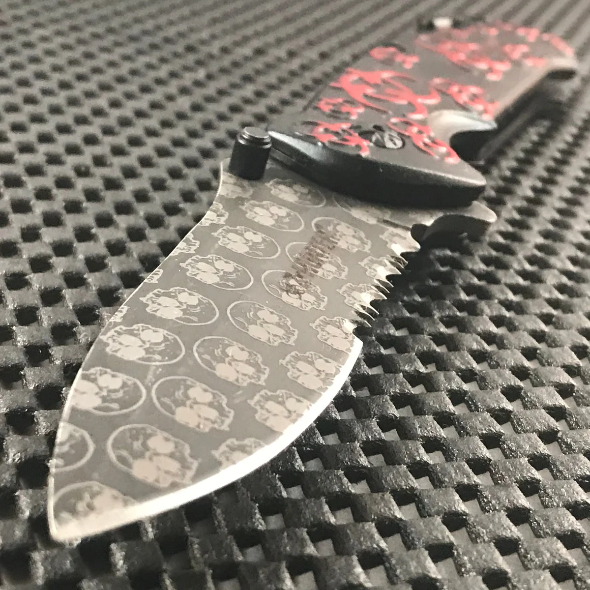 7Z-Hunter Red Zombie Biohazard Fantasy Tactical Pocket Knife