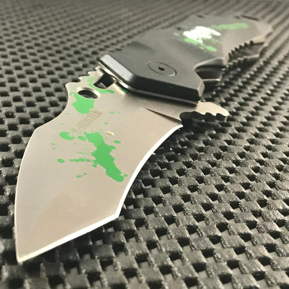 8.5″ Z-Hunter Zombie Green Blood Splatter Pocket Knife (ZB-110BG)